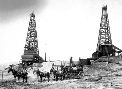 Kern River 1899 hauling oil